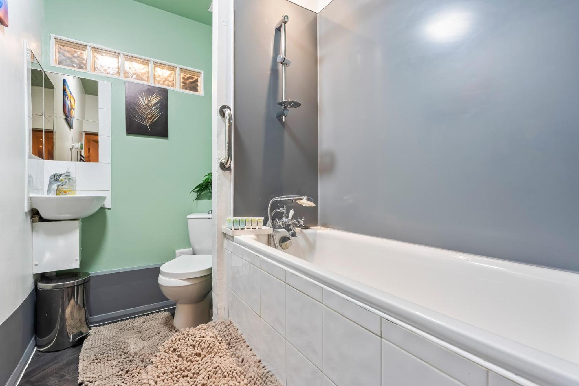 Comfy 4Br House Close To Subway لندن المظهر الخارجي الصورة